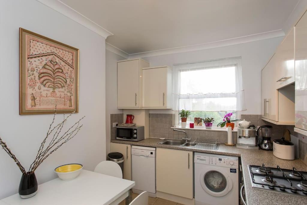 2 Bed Room Flat Near Westfield, West Лондон Экстерьер фото
